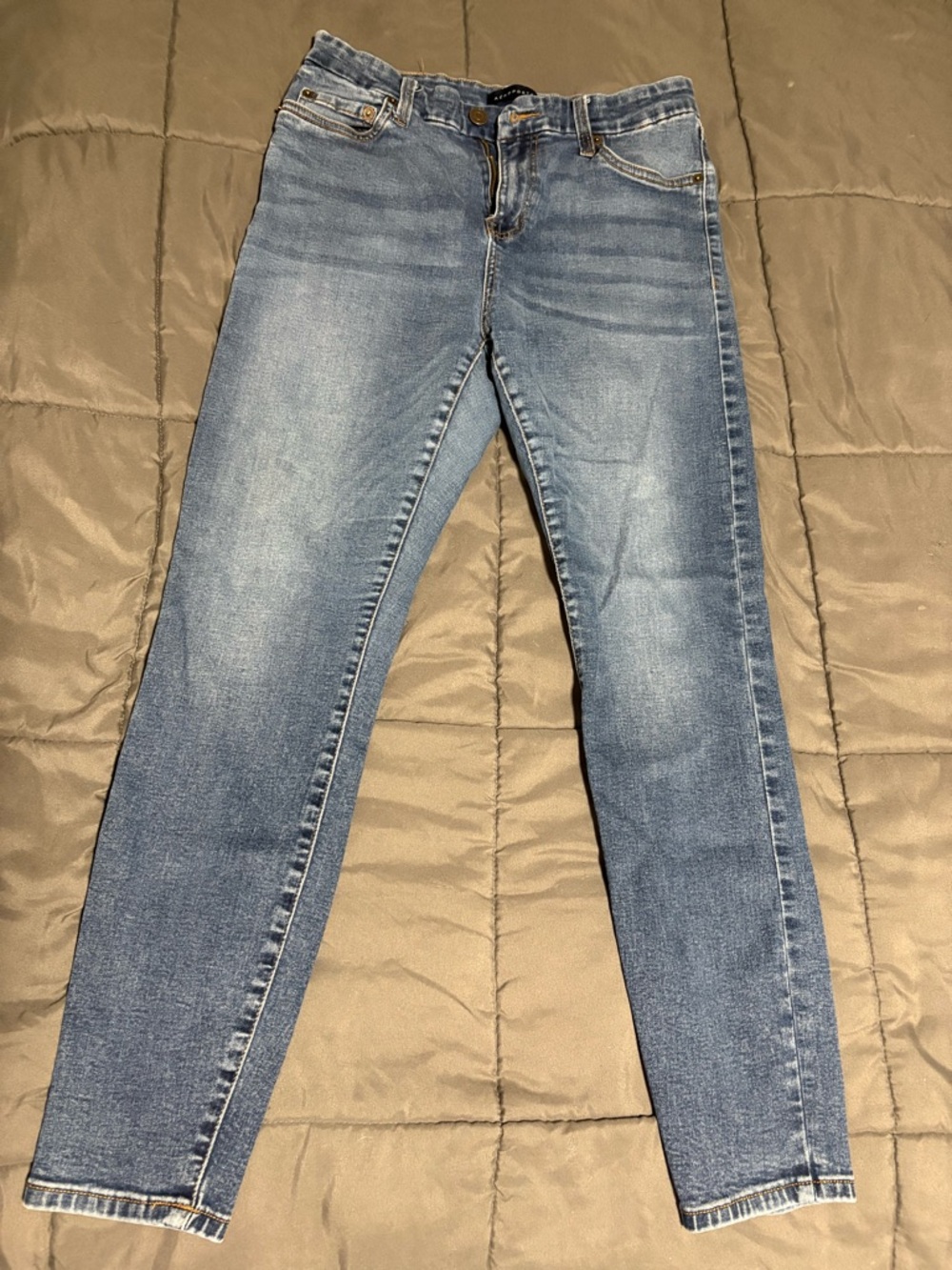 Aeropostale Women's Skinny Jeans in Medium Blue Fade